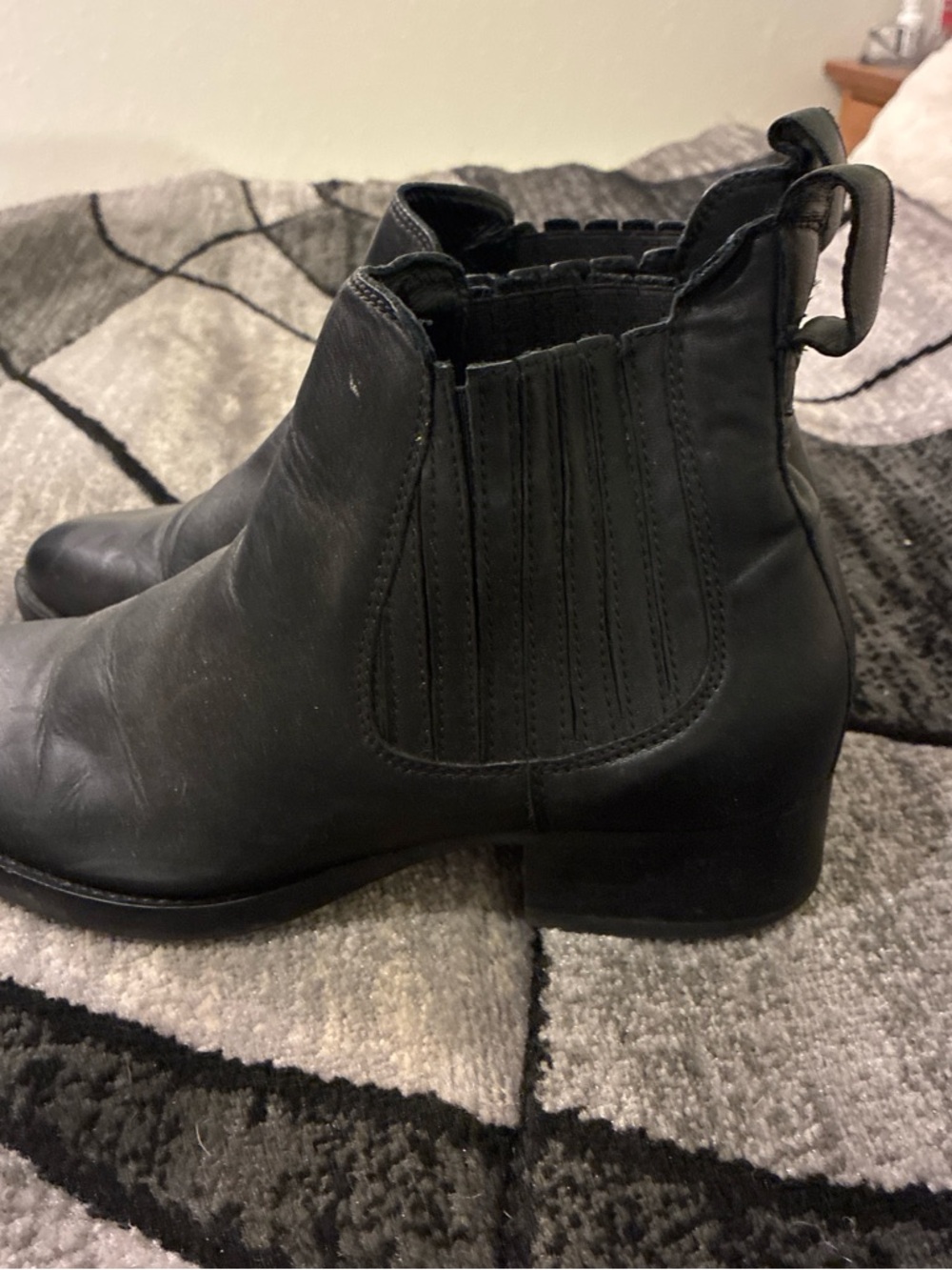 Ariat Black Leather Chelsea Ankle Boots
